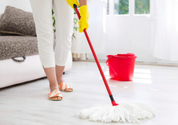 ¿Cómo realizar ejercicios mientras limpias tu casa?