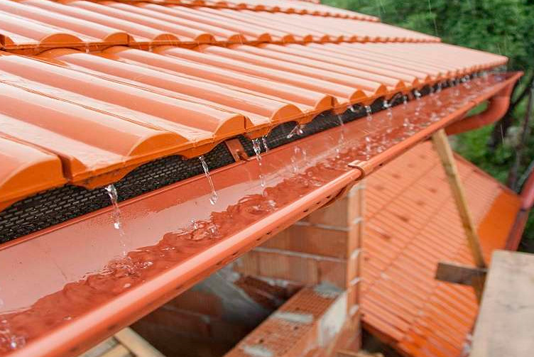 Reparación de canalones: cuándo es necesaria y qué incluye